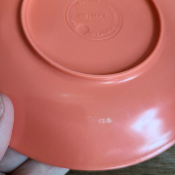 Set of 5 melamine dinnerware coral red cups and saucers. - Picture 10 of 11